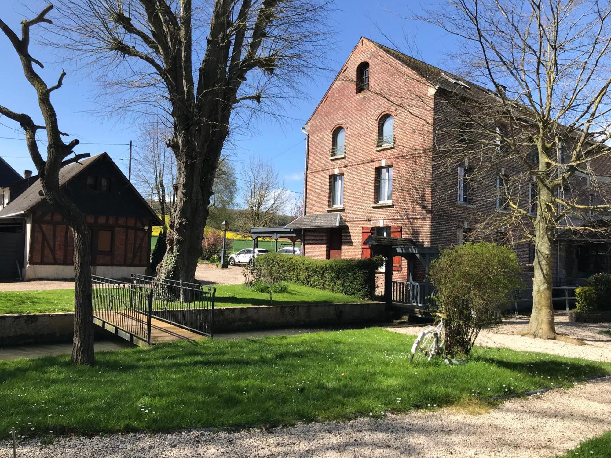 Logis - Hotel & Restaurant Moulin Des Forges Saint-Omer-en-Chaussee Exterior photo