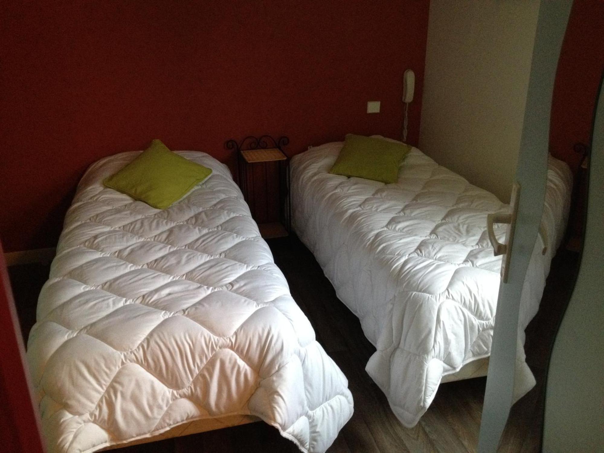 Logis - Hotel & Restaurant Moulin Des Forges Saint-Omer-en-Chaussee Room photo